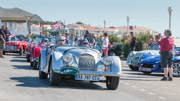 Desfile de hermosos coches ingleses antiguos — Foto de Stock