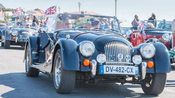 Parade van mooie oude Engelse auto 's — Stockfoto