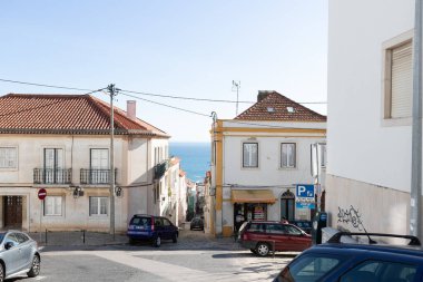 Sesimbra, Portekiz - 19 Şubat 2020: Tipik bir kışın deniz kenarı mimarisi olan bir iskan evinin mimari ayrıntıları