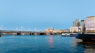 Londra, Birleşik Krallık - 02 Ocak 2025: Westminster 'dan Golden Jubilee Köprülerinin görüntüsü