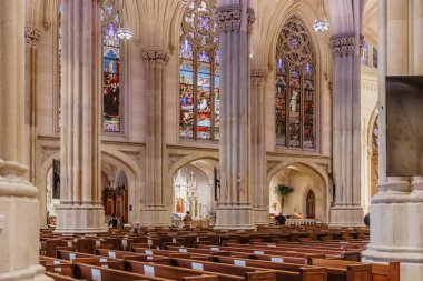 Manhattan, New York, ABD - 15 Şubat 2023: St. Patrick Katedrali 'nin iç mimari detayları