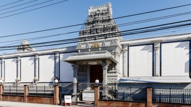 Queens, New York, ABD - 18 Şubat 2023: Shri Raghavendra Bataklık Tapınağı 'nın bir kış günü mimari ayrıntıları