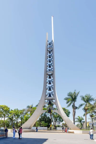 Aparecida, Rio de Janeiro, Brezilya - 23 Ekim 2025: Güzel bir bahar gününde Aparecida Hanımefendimizin Sığınağı ve Bazilikası