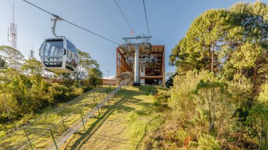 Campos do Jordao, Brezilya - 22 Ekim 2025: Bir bahar günü şehir merkezinde 