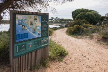 Quinta do Lago, Algarve, Portekiz - 2 Mayıs 2018: Ria Formosa Doğal Parkı