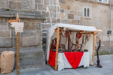 Braga, Portekiz - 23 Mayıs 2018: el sanatları Romalı'hayat veren bir sokak pazarında görüntüsünü kere sırasında belgili tanımlık olay Braga Romana