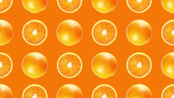 Decoratieve patroon gemaakt van gesneden en hele sappige sinaasappelvruchten — Stockvideo