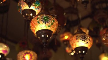 Geleneksel sarı fenerler ve ulusal tasarım