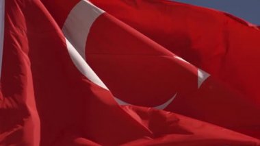 Hilal ve yıldızlı kırmızı Türkiye bayrağı