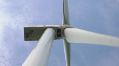 Çağdaş yel değirmeni bıçakları temiz enerji kaynağı olarak döner