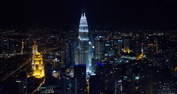 Kuala Lumpur güzel büyük şehir binalarda gece