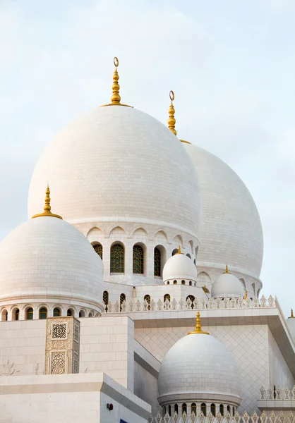 Beyaz cupolas Müslüman Camii