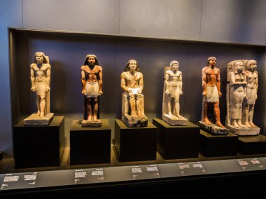 Mısır Antikası, Büyük Mısır Müzesi Koleksiyonları, Ramses, Krallar, Kraliçeler, heykeller, oymalar, firavun arkeolojisi, antik medeniyet, seçici odak, sığ alan derinliği, Kahire Mısır 19 Kasım 2024