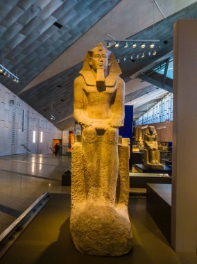 Mısır Antikası, Büyük Mısır Müzesi Koleksiyonları, Ramses, Krallar, Kraliçeler, heykeller, oymalar, firavun arkeolojisi, antik medeniyet, seçici odak, sığ alan derinliği, Kahire Mısır 19 Kasım 2024