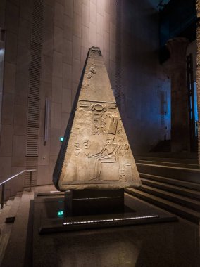 Mısır Antikası, Büyük Mısır Müzesi Koleksiyonları, Ramses, Krallar, Kraliçeler, heykeller, oymalar, firavun arkeolojisi uygarlığı, seçici odak, sığ alan derinliği, Kahire Mısır 19 Kasım 2024