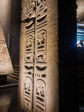 Mısır Antikası, Büyük Mısır Müzesi Koleksiyonları, Ramses, Krallar, Kraliçeler, heykeller, oymalar, firavun arkeolojisi uygarlığı, seçici odak, sığ alan derinliği, Kahire Mısır 19 Kasım 2024