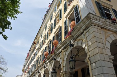 Sürahi ve pot Corfu içinde atma