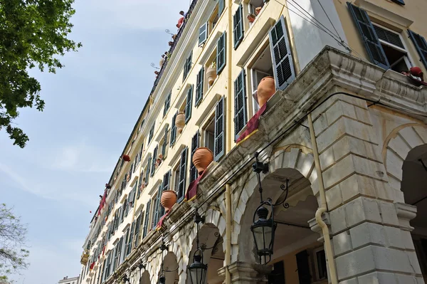 Sürahi ve pot Corfu içinde atma