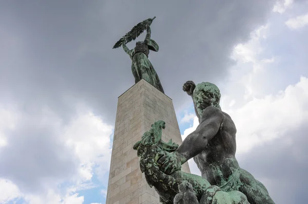Statue des Hl. Georges, der den Drachen besiegt — Stockfoto