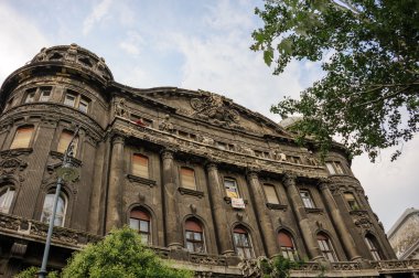 Cephe daire bina Özgürlük Meydanı