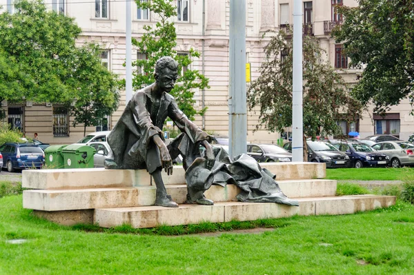 Estatua de Atila Jozsef Plaza Kossuth — Foto de Stock