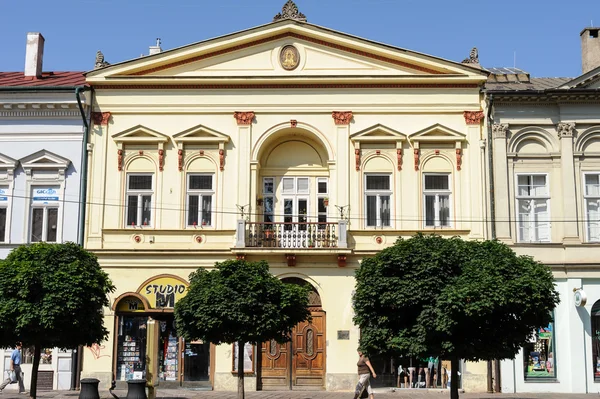 Cephe, 84 Hlavna ana cadde Kosice olarak geri