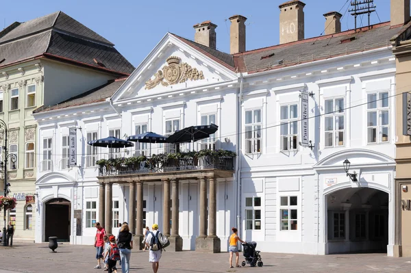 Klassizistischer csaky-dessewffy Palast in Kosice — Stockfoto