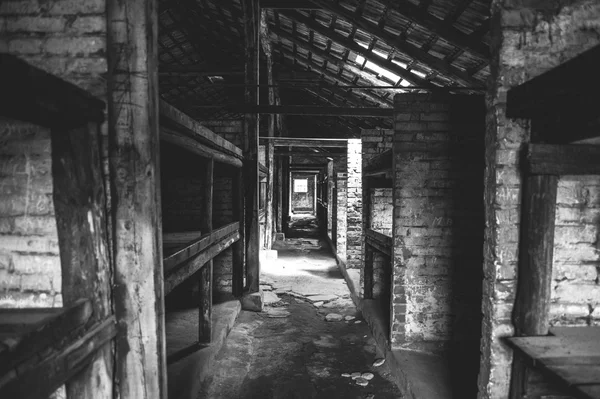 Auschwitz Ii - Birkenau barracks interiör — Stockfoto