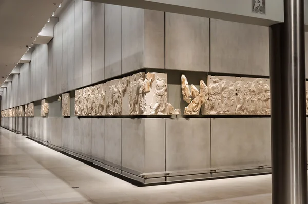 Akropolis Müzesi düzey 3 metoplu