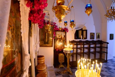 Panagia Stratolatissa dekore edilmiş İkonostasisin