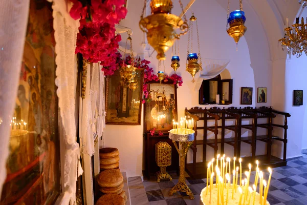 Panagia Stratolatissa dekore edilmiş İkonostasisin