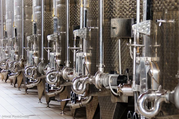 Tanques de vinificação de fermentação de vinho — Fotografia de Stock