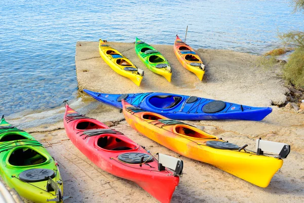 Multi-colored plastic kayaks — Stock Photo, Image