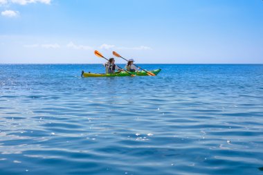 Erkek ve kadın kanosu, Melos, Yunanistan