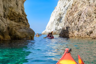 Kaya oluşumları, Melos, Yunanistan ile Kayak