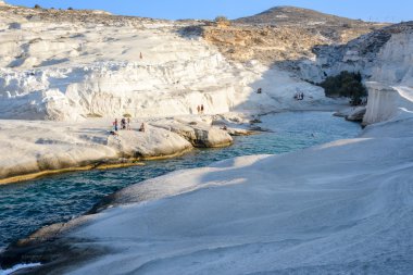 Sarakiniko insanlarla, Melos, Yunanistan