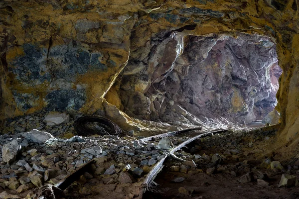 Insidan Milos svavel gruva tunnel — Stockfoto