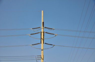 gerilim elektrik direği