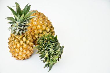 izole bir ananas