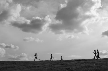 Park insan siluetleri