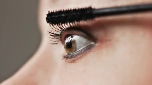 Hermoso maquillaje de ojos de cerca — Vídeos de Stock