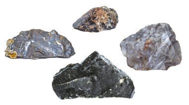 İzole flint ve beyaz arka plan üzerinde ilginç görünümlü kayalar