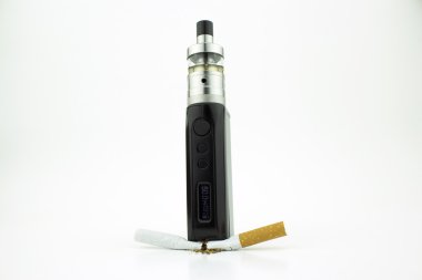 Bir kutu mod e-sigara kırma Sigara