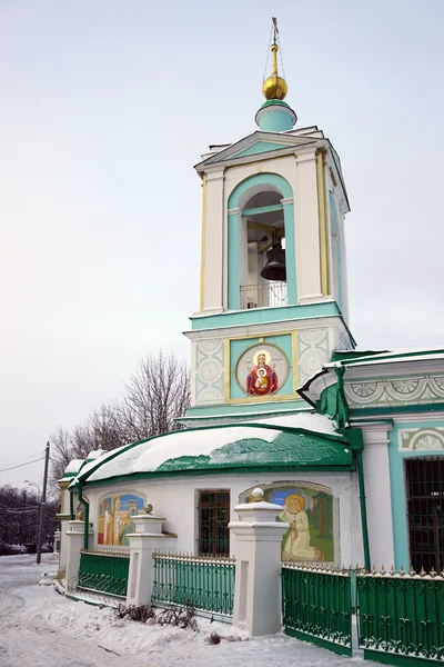 Εκκλησία της Αγίας Τριάδας στους λόφους σπουργίτι στη Μόσχα — Φωτογραφία Αρχείου