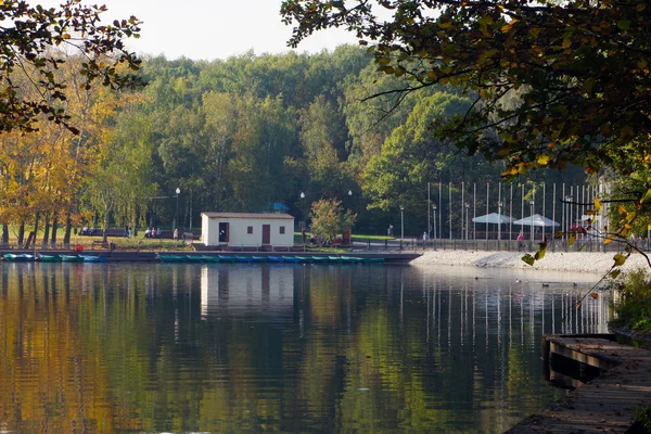 Boat station in Troparevsky Park Moscow — Stock Photo, Image