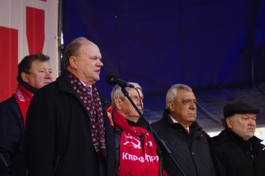 Moskova, Rusya - 7 tercihine 2015: Gennady Zyuganov Rusya Federasyonu Komünist partisinin toplantısında