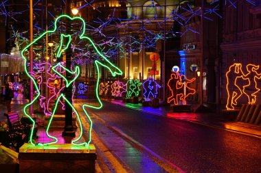 Moskova'da dansı neon şekiller