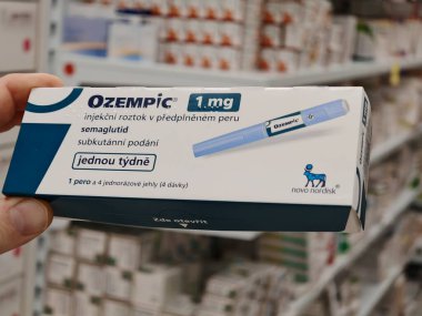 Prag, Çek Cumhuriyeti-8 Nisan 2025: Novo Nordisk tarafından üretilen ve tip 2 diyabet ve kan şekeri kontrolü için kullanılan Ozempic kalem.