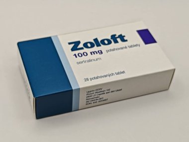 Prag, Çek Cumhuriyeti-8 Nisan 2025: Depresyon, anksiyete bozukluğu ve ruh hali dengeleme tedavisi için sertralin SSRI antidepresanlı Pfizer Zoloft hapları.