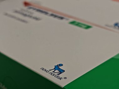 Prag, Çek Cumhuriyeti - 10 Mayıs 2025: NOVO NORDISK tarafından SEMAGLUTIDE aktif maddeyle RYBELSUS ilaç kutusu, tip 2 diyabet ve kan şekerini kontrol etmek için kullanılır.